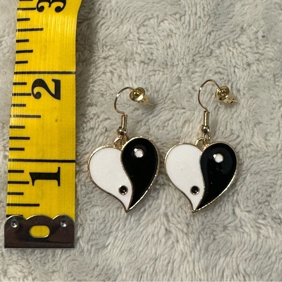 Beautiful Earrings - Picture 2 of 4